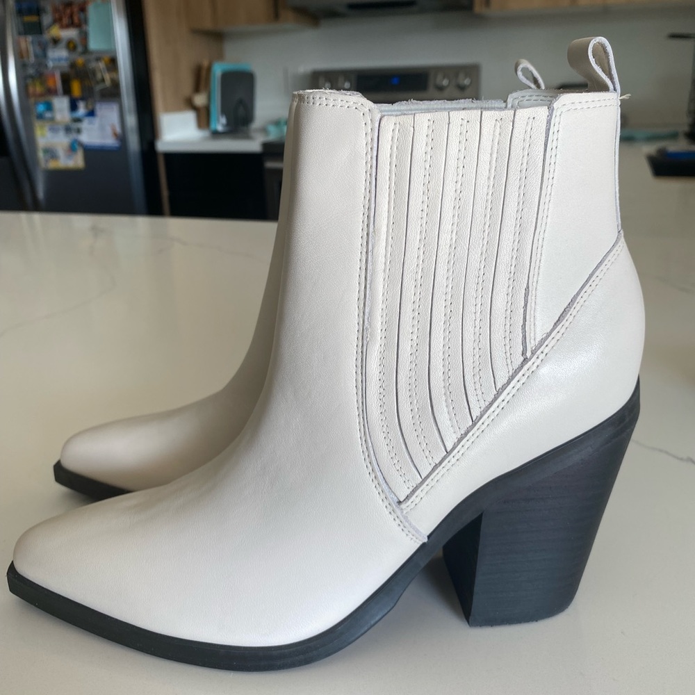 NWOT Marc Fisher Women's Matter Block Heel White Pointed Toe Booties Ankle Boots - Picture 4 of 12